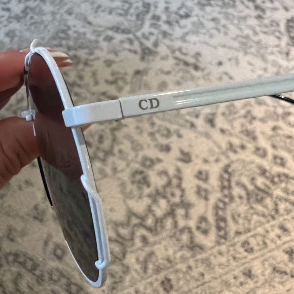 DIOR WHITE AVIATOR SUNGLASSES - Picture 2 of 5
